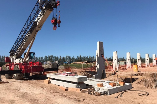 MONTAJE DE CONTRAFUERTES Y PLACAS DE HORMIGÓN