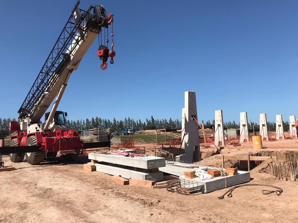 MONTAJE DE CONTRAFUERTES Y PLACAS DE HORMIGÓN